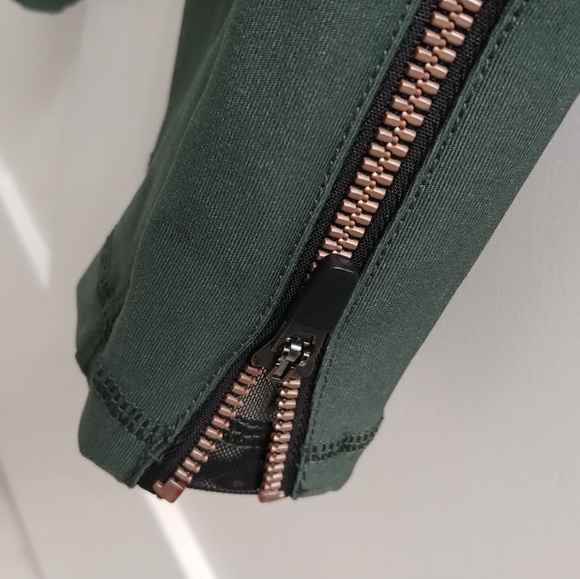 Dark Green Cropped Mesh Leggings - Picture 6 of 7